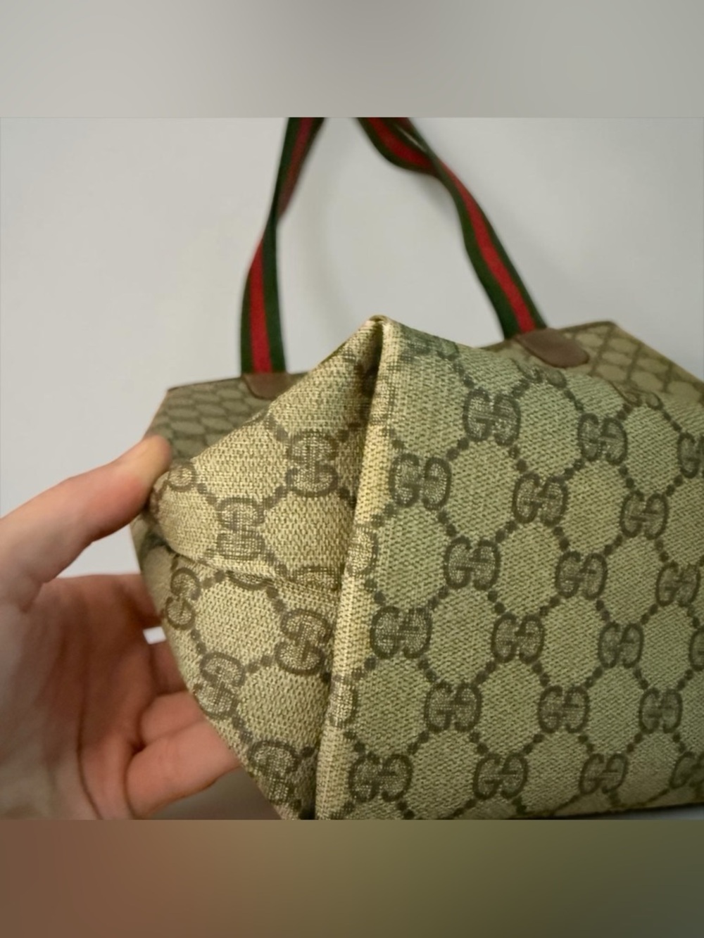 Authentic Gucci Plus Tote (Someone added a snap) - Picture 4 of 13